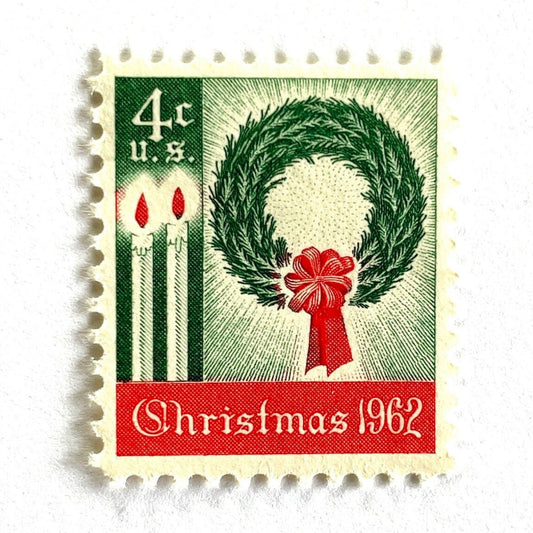 Image of 1962 Contemporary Christmas “Christmas Wreath and Candles” 4-cent stamps. Scott #1205. Stamp Themes: Wreath, Candles, Red Bow, Holidays, First U.S. Christmas Stamp. Green and red postage stamp.