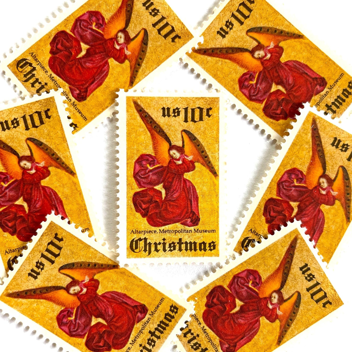 Image of 1974 Traditional Christmas “Angel Altarpiece” 10-cent stamps. Scott #1550. Stamp Themes: Christmas, Holidays, Religious, Altar, Angel, Angel Wings, The Met, Metropolitan Museum of Art, NYC, New York. Red, gold postage stamp.