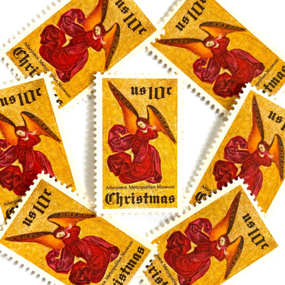 Image of 1974 Traditional Christmas “Angel Altarpiece” 10-cent stamps. Scott #1550. Stamp Themes: Christmas, Holidays, Religious, Altar, Angel, Angel Wings, The Met, Metropolitan Museum of Art, NYC, New York. Red, gold postage stamp.