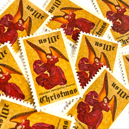 Image of 1974 Traditional Christmas “Angel Altarpiece” 10-cent stamps. Scott #1550. Stamp Themes: Christmas, Holidays, Religious, Altar, Angel, Angel Wings, The Met, Metropolitan Museum of Art, NYC, New York. Red, gold postage stamp.