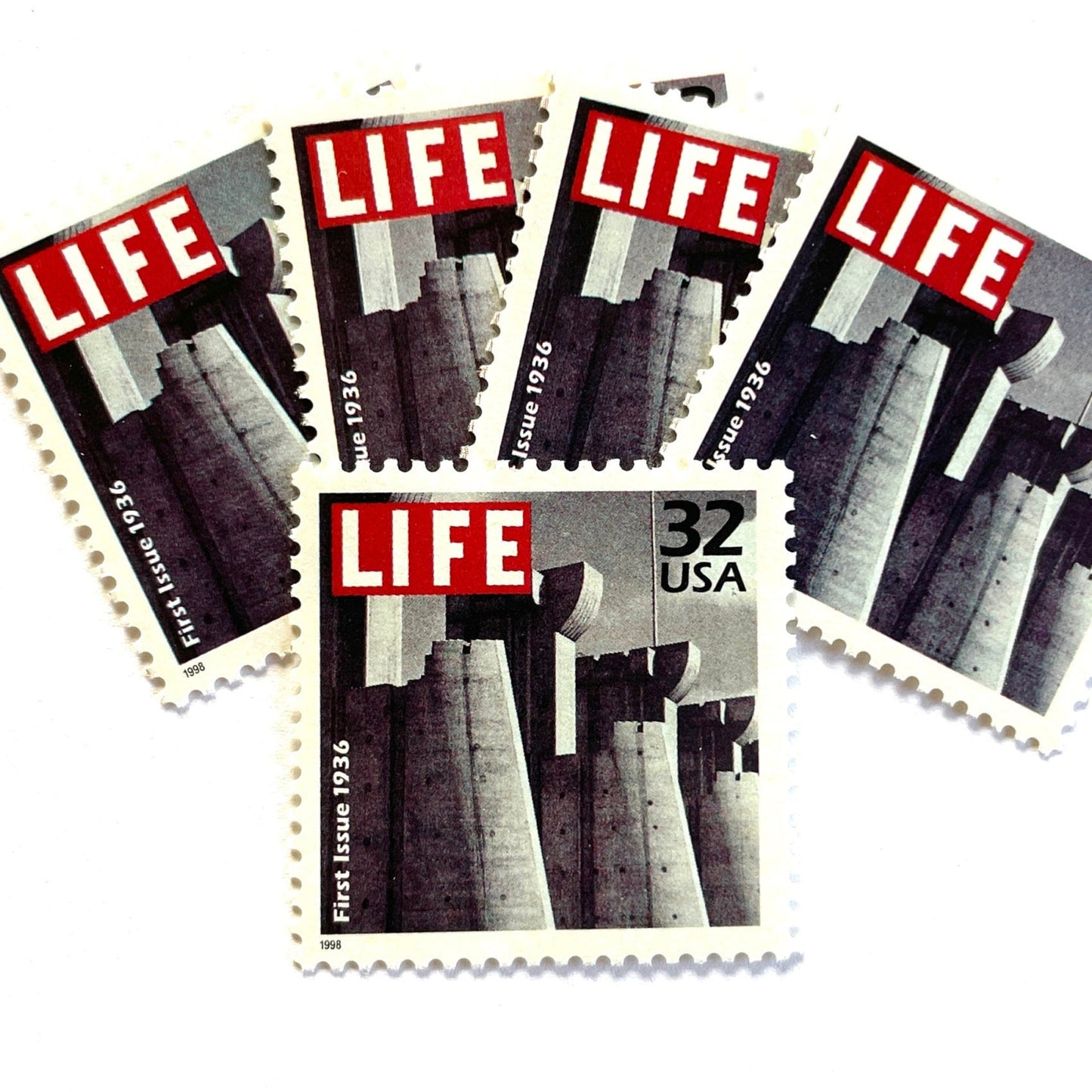 Image of 1998 Celebrate the Century — 1930s 1st Issue Life Magazine 32 cent stamps. Scott #3185c. Stamp themes: Life Magazine, Architecture, First Magazine Cover, 1936. Black and white postage stamp.