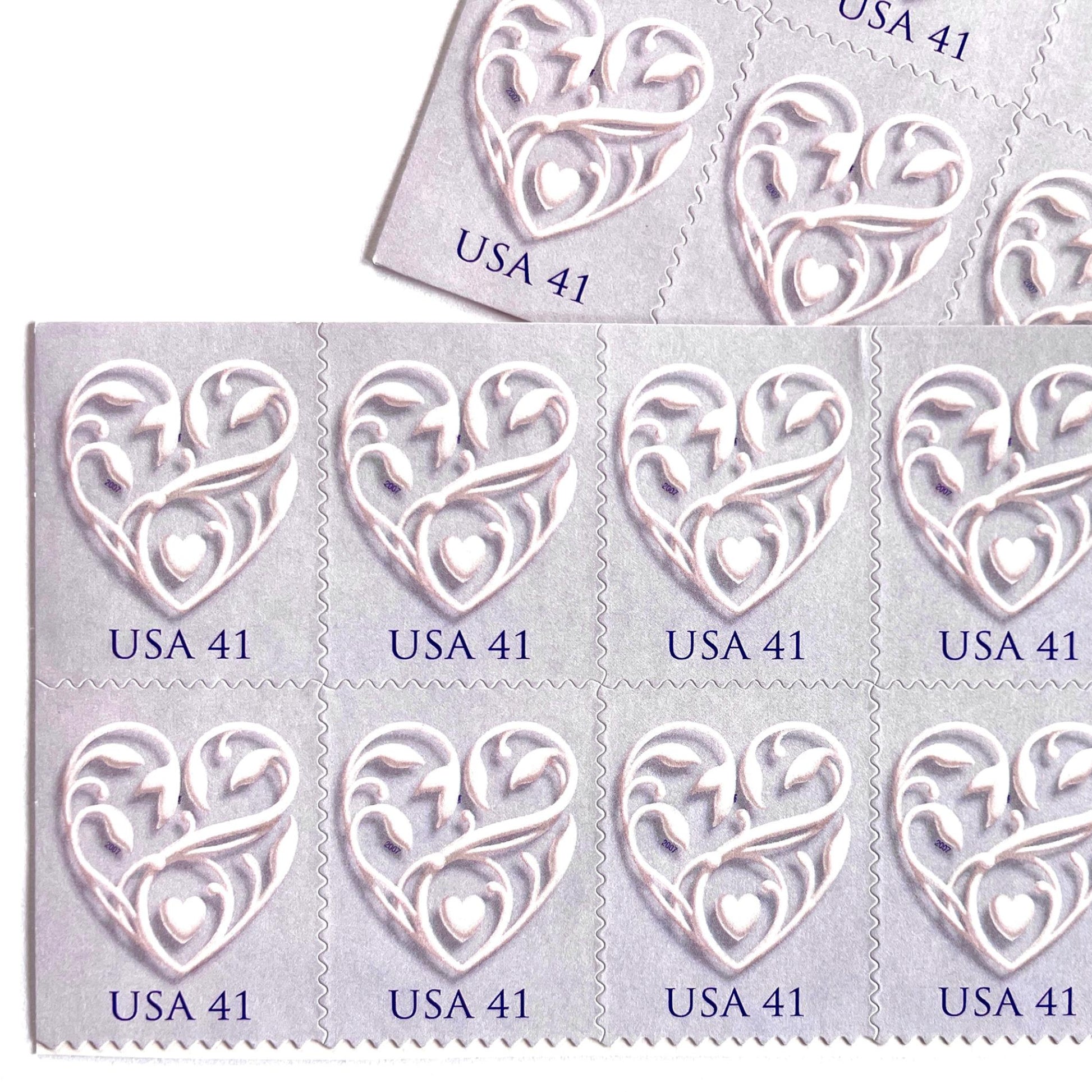 Image of 2007 Wedding Series “Purple Wedding Hearts” unused 41-cent USPS mail stamps. Scott #4151. Stamp Themes: Heart, Love, Wedding, Bridal. Purple, Lavender, Violet, White, Multicolored postage stamp. Perfect postage stamp to use for save the date announcements, wedding invitation postage, shower invitations, thank you cards, valentine’s day, and snail mail.